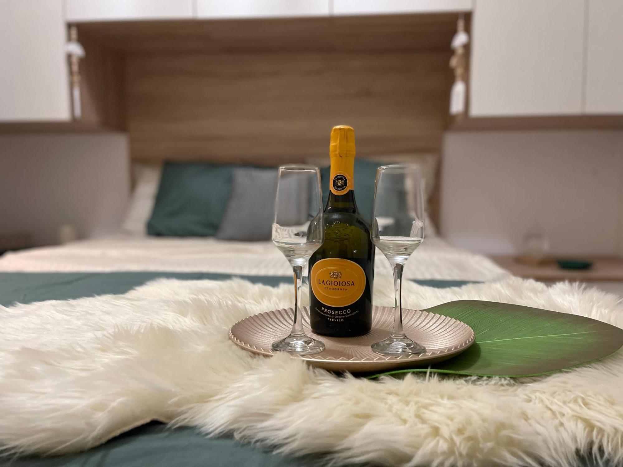 Rose Luxury Apartment Palace Bukarest Kültér fotó